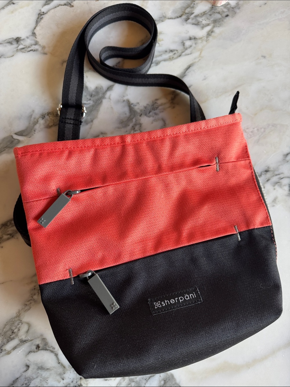 Sherpani Sadie Ember Red Black Crossbody Purse Multi Pocket Travel Bag
